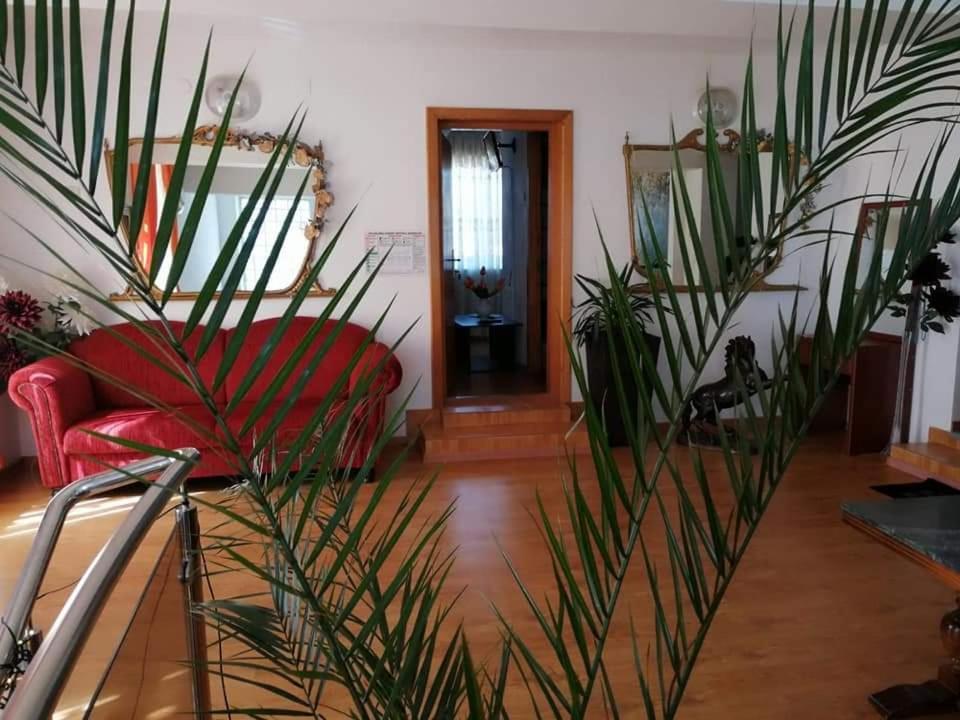 فندق Casa Regala Ear كرايوفا المظهر الخارجي الصورة